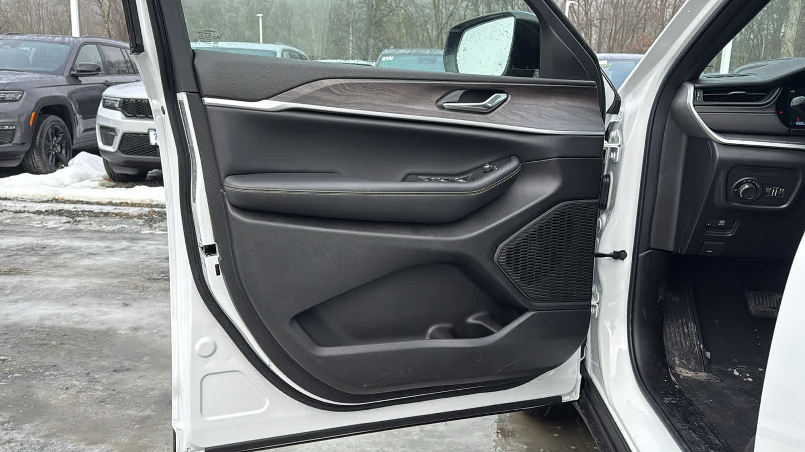 2026 Jeep Grand Cherokee Laredo Altitude