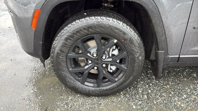 2026 Jeep Grand Cherokee Laredo Altitude