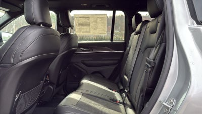 2026 Jeep Grand Cherokee Laredo Altitude