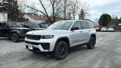 2026 Jeep Grand Cherokee Laredo Altitude