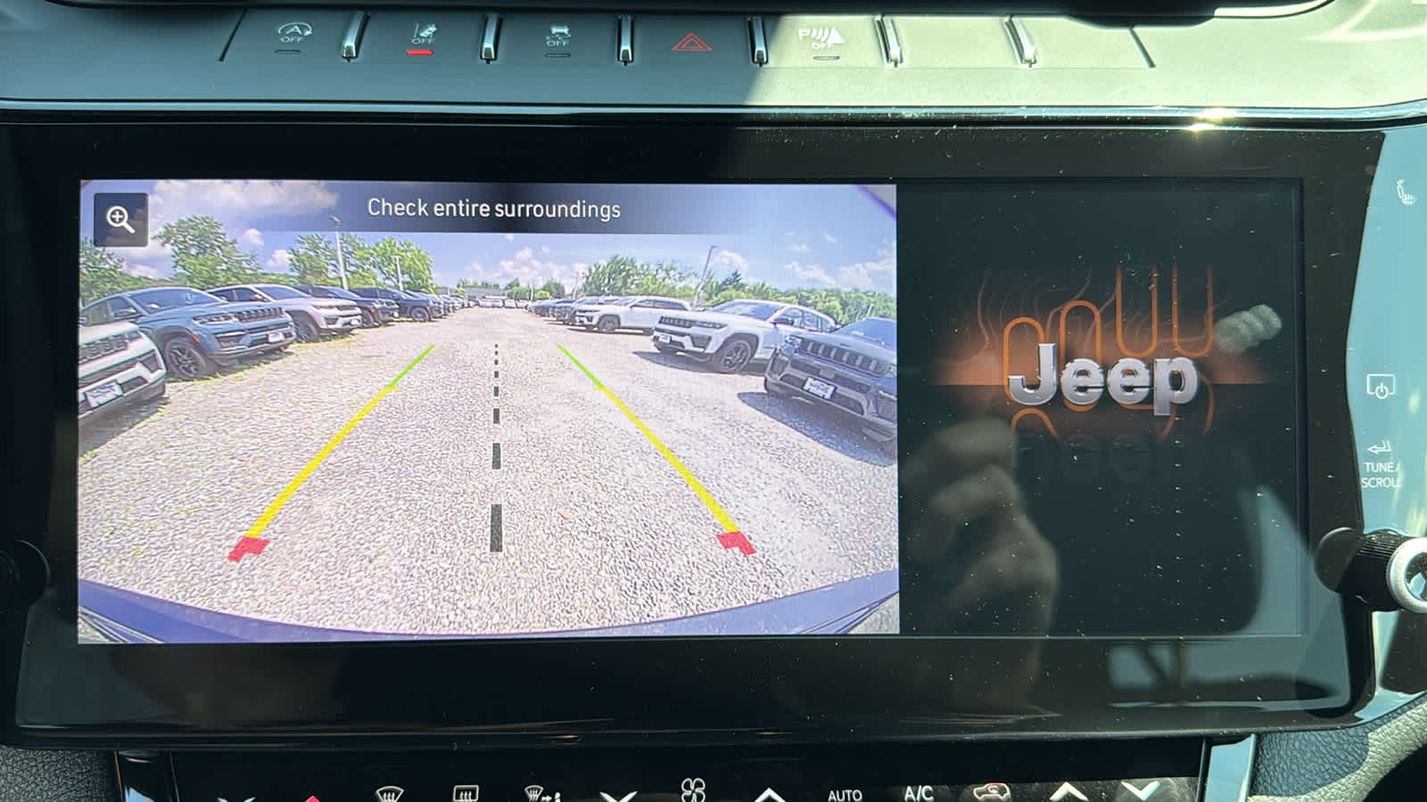 2026 Jeep Grand Cherokee Laredo Altitude