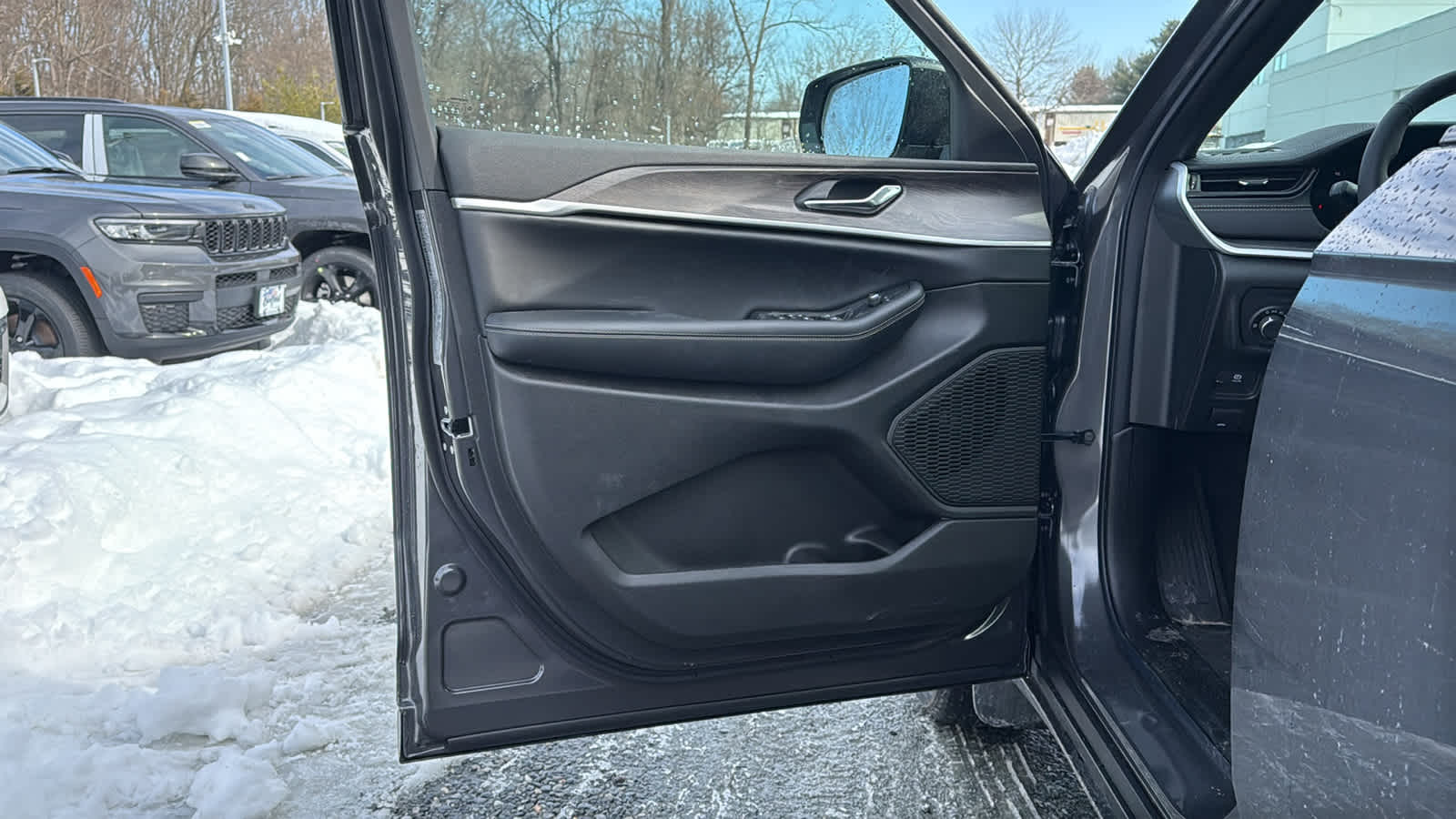 2026 Jeep Grand Cherokee Laredo Altitude