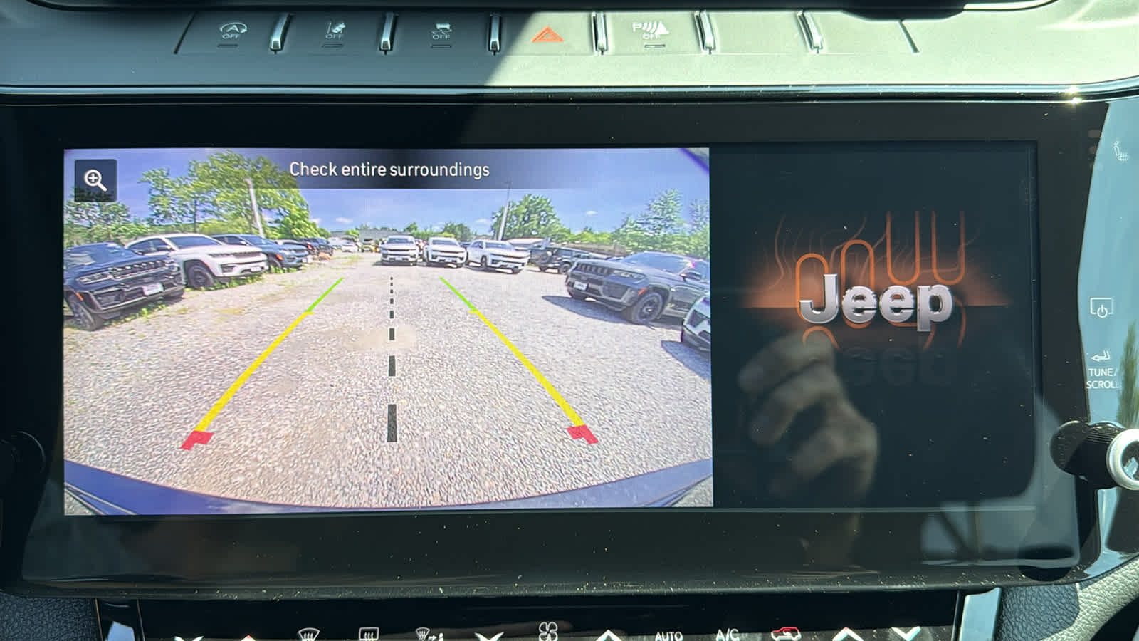 2026 Jeep Grand Cherokee Laredo Altitude