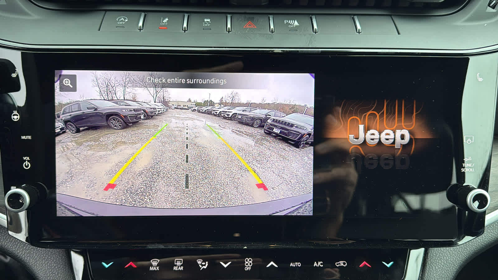 2026 Jeep Grand Cherokee Laredo Altitude