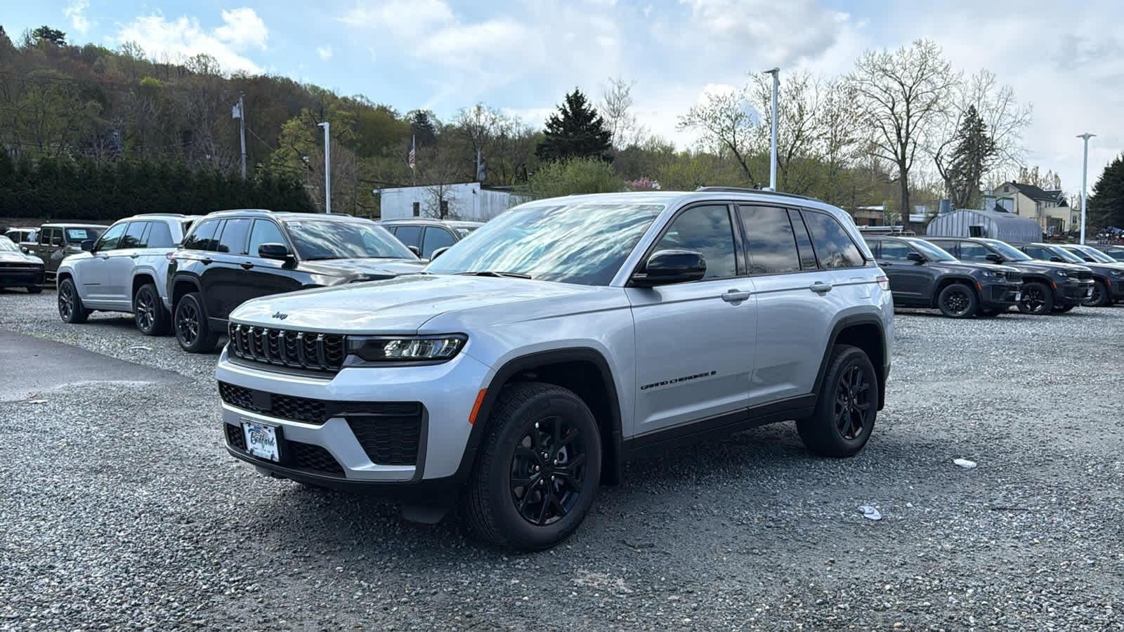 2026 Jeep Grand Cherokee Laredo Altitude