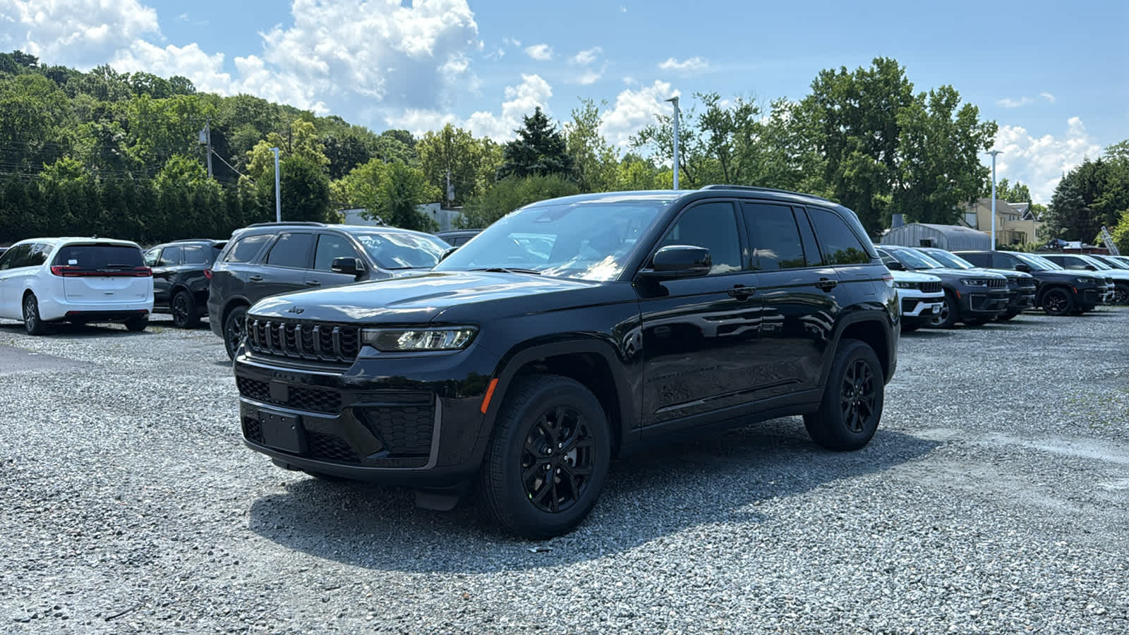 2026 Jeep Grand Cherokee Laredo Altitude