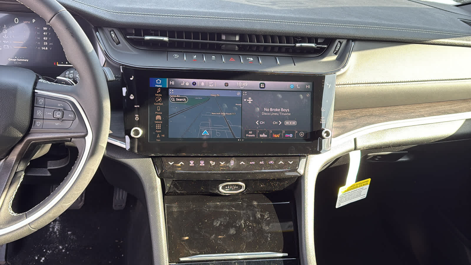 2026 Jeep Grand Cherokee Laredo Altitude