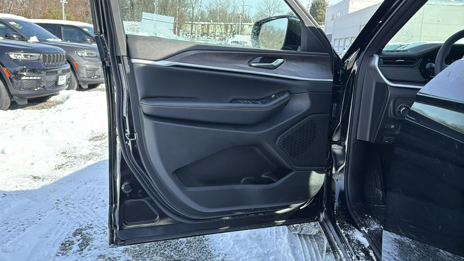 2026 Jeep Grand Cherokee Laredo Altitude