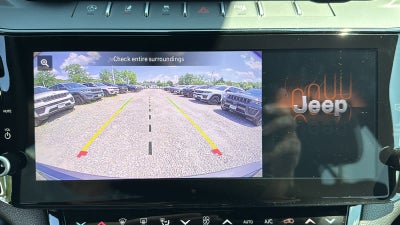 2026 Jeep Grand Cherokee Laredo Altitude