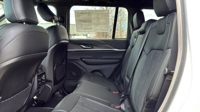 2026 Jeep Grand Cherokee Laredo Altitude