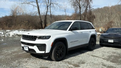 2026 Jeep Grand Cherokee Laredo Altitude