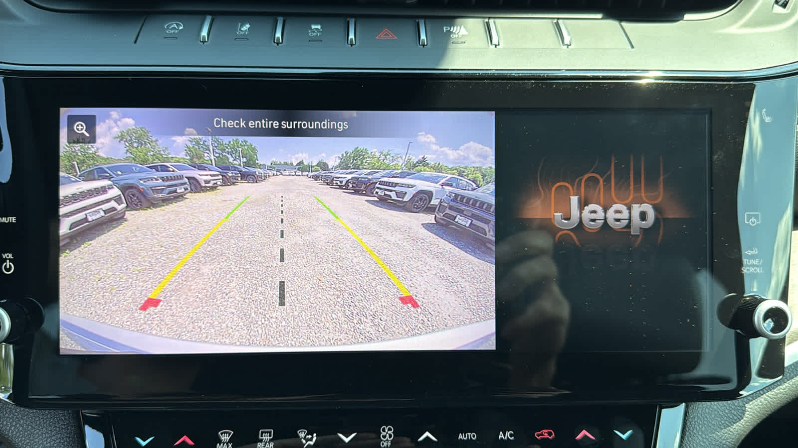 2026 Jeep Grand Cherokee Laredo Altitude