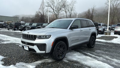 2026 Jeep Grand Cherokee Laredo Altitude