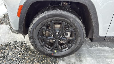 2026 Jeep Grand Cherokee Laredo Altitude