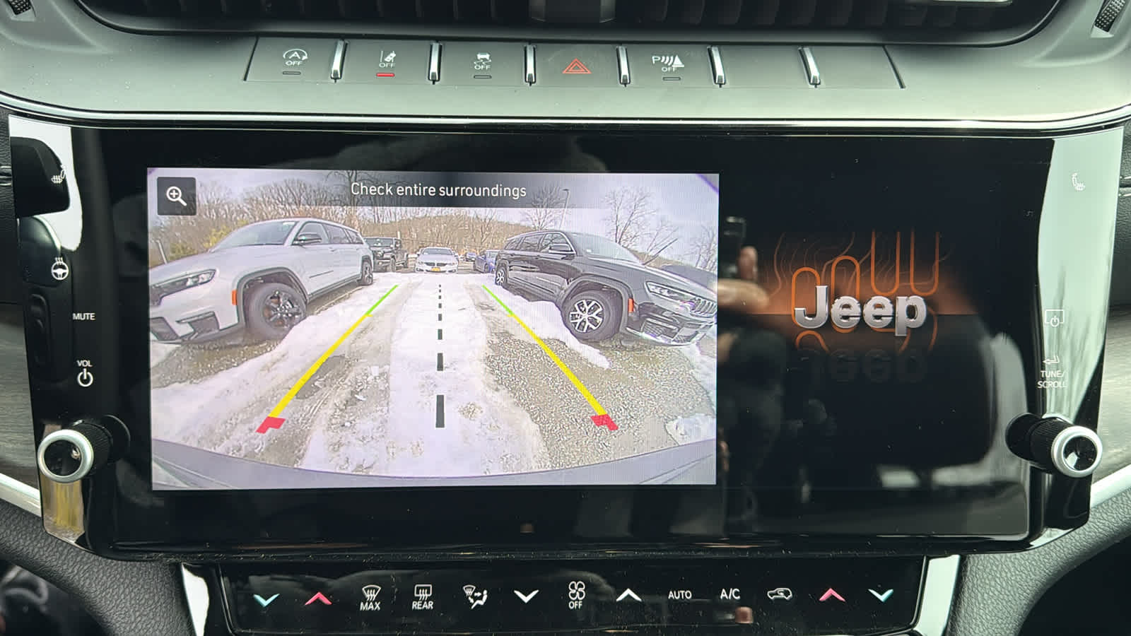 2026 Jeep Grand Cherokee Laredo Altitude