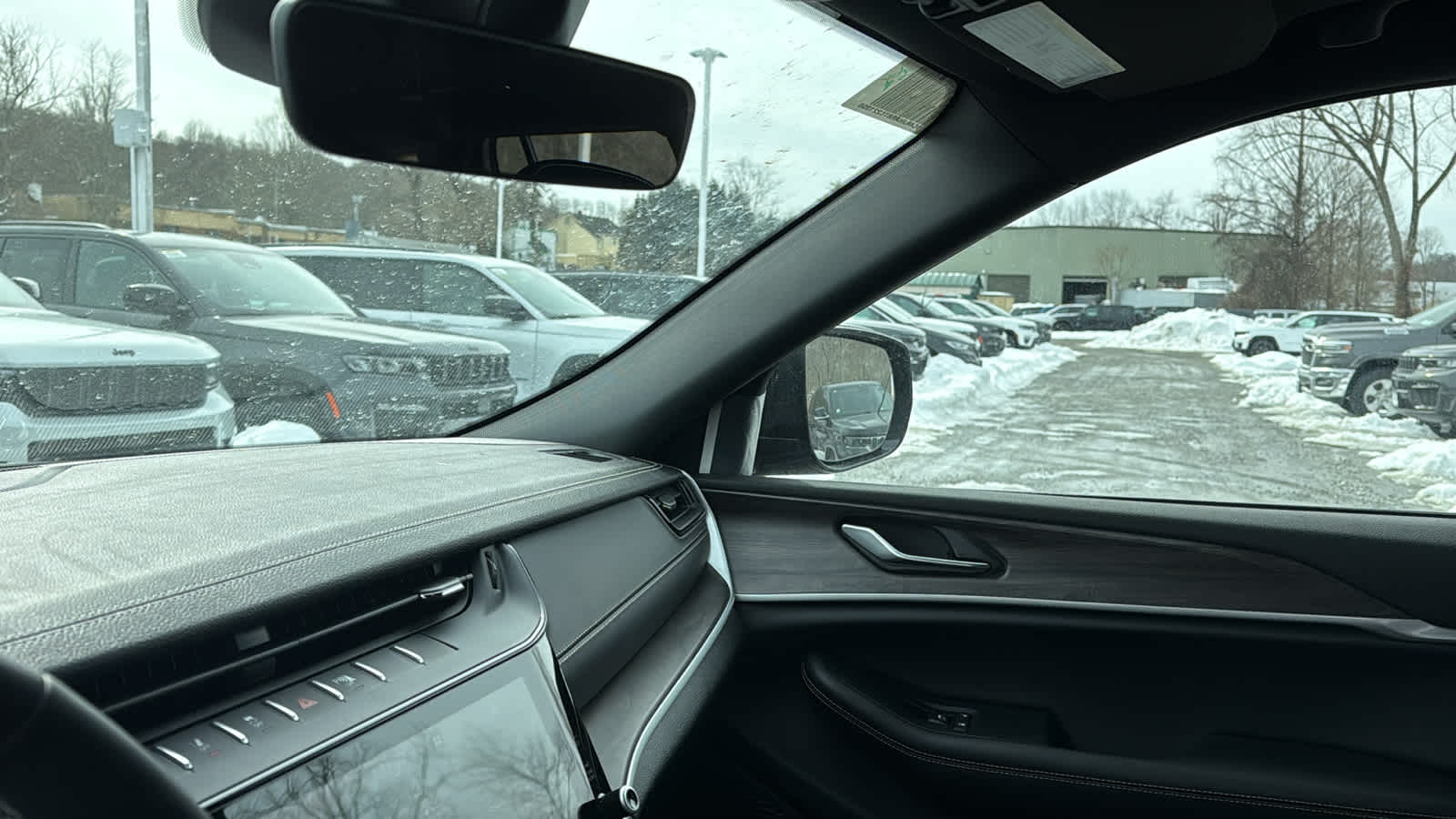 2026 Jeep Grand Cherokee Laredo Altitude