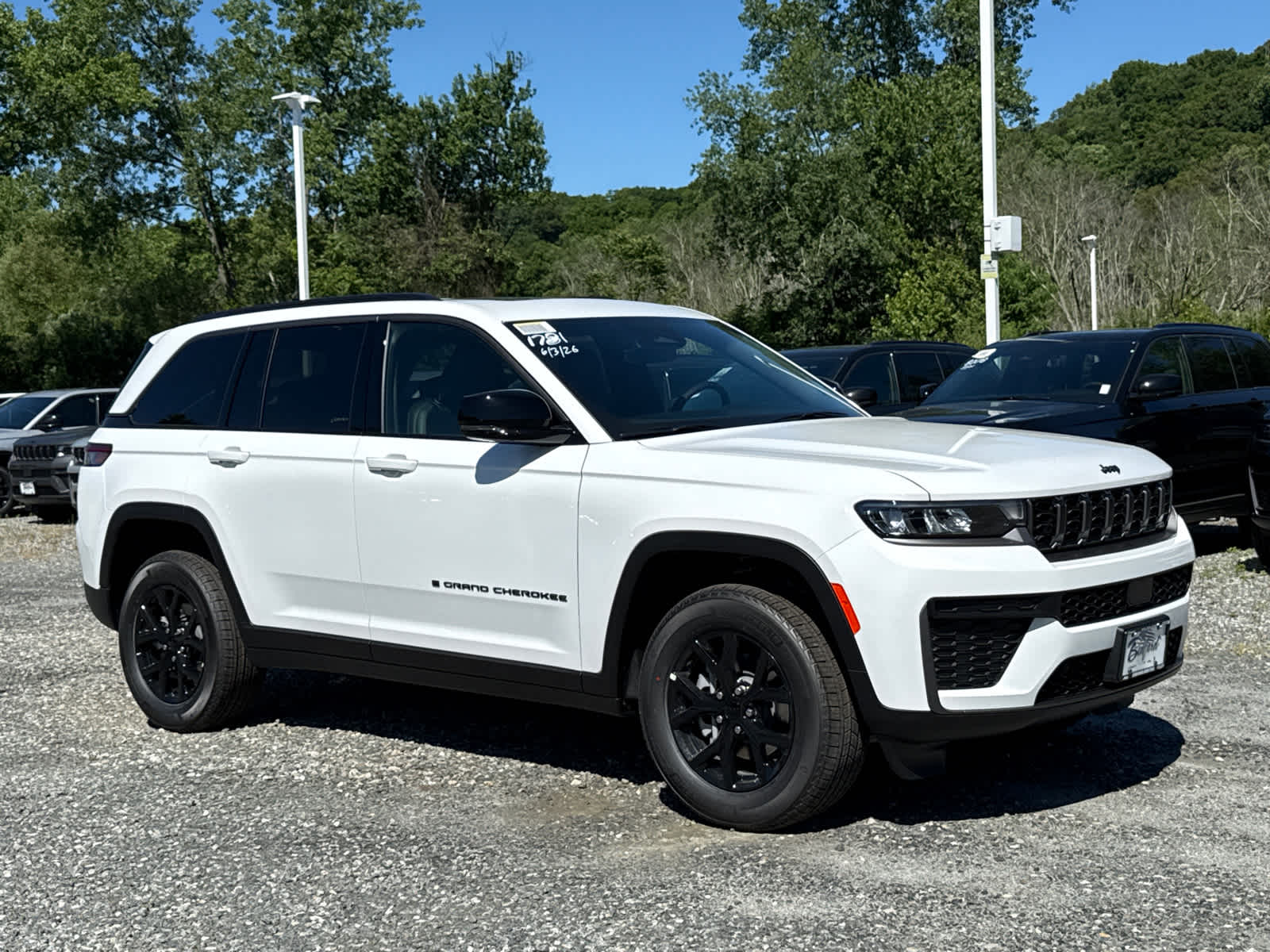 2026 Jeep Grand Cherokee Laredo Altitude