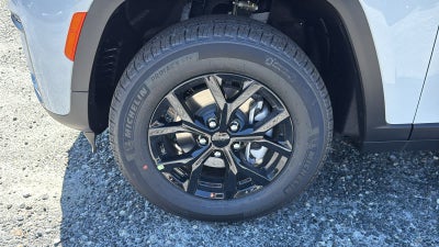 2026 Jeep Grand Cherokee Laredo Altitude
