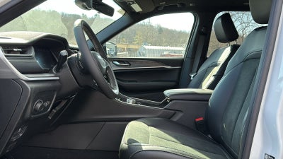 2026 Jeep Grand Cherokee Laredo Altitude