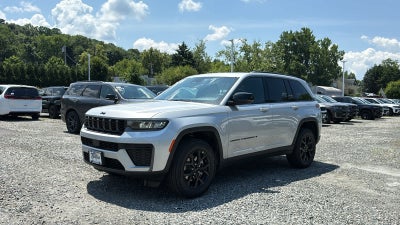 2026 Jeep Grand Cherokee Laredo Altitude