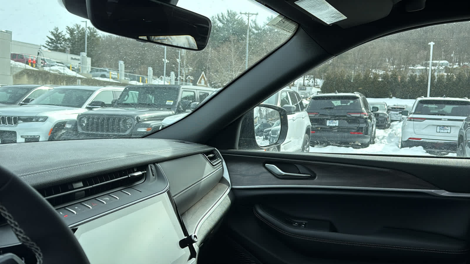 2026 Jeep Grand Cherokee Laredo Altitude