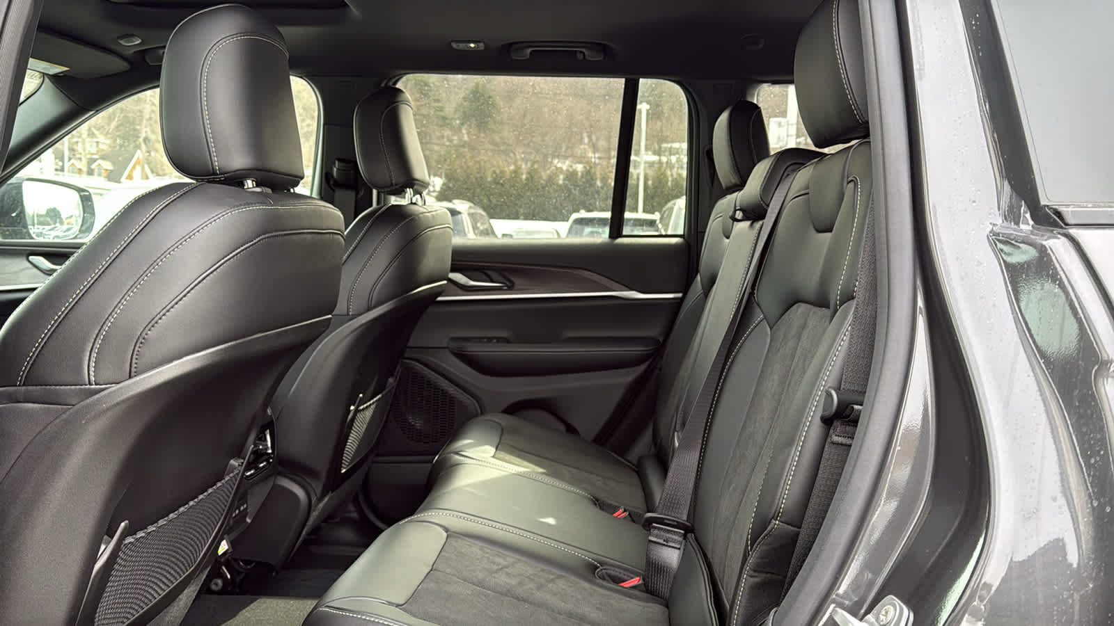 2026 Jeep Grand Cherokee Laredo Altitude