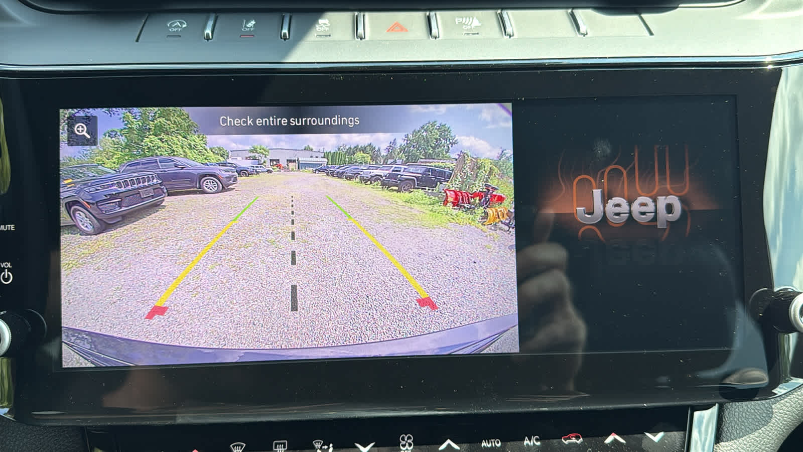 2026 Jeep Grand Cherokee Laredo Altitude