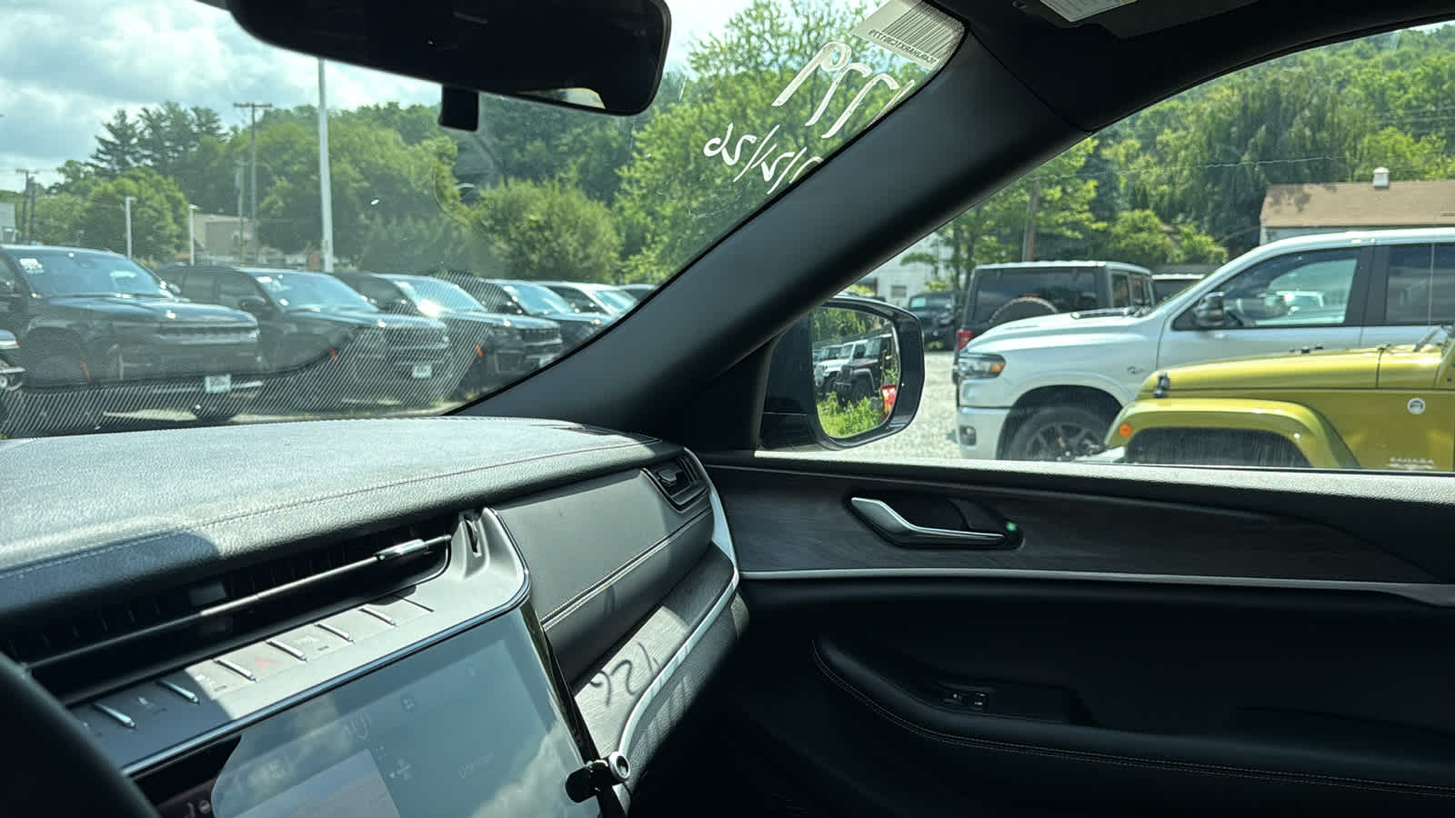 2026 Jeep Grand Cherokee Laredo Altitude