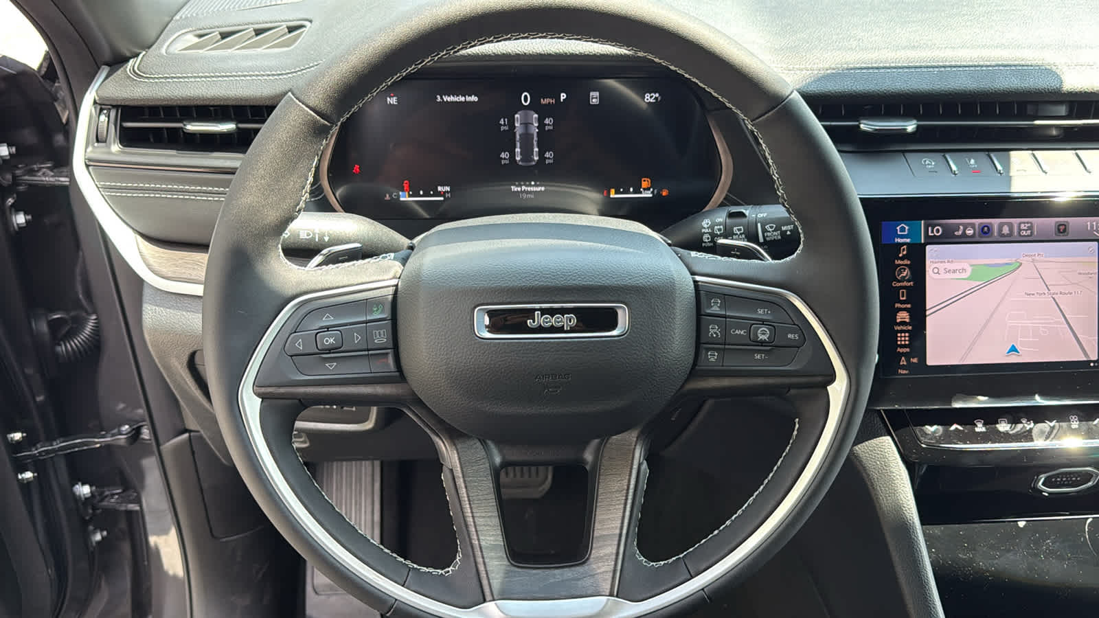 2026 Jeep Grand Cherokee Laredo Altitude