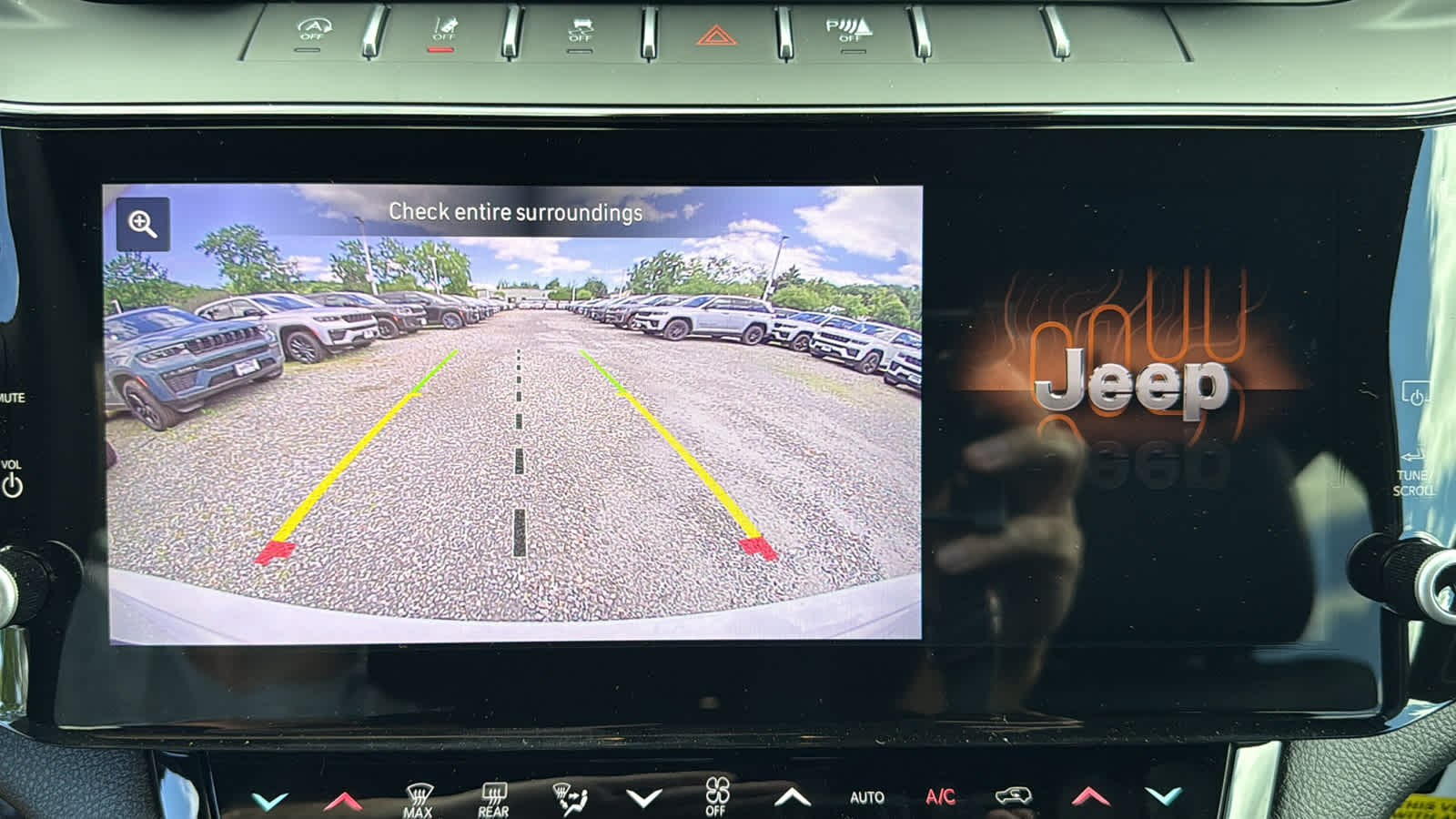 2026 Jeep Grand Cherokee Laredo Altitude