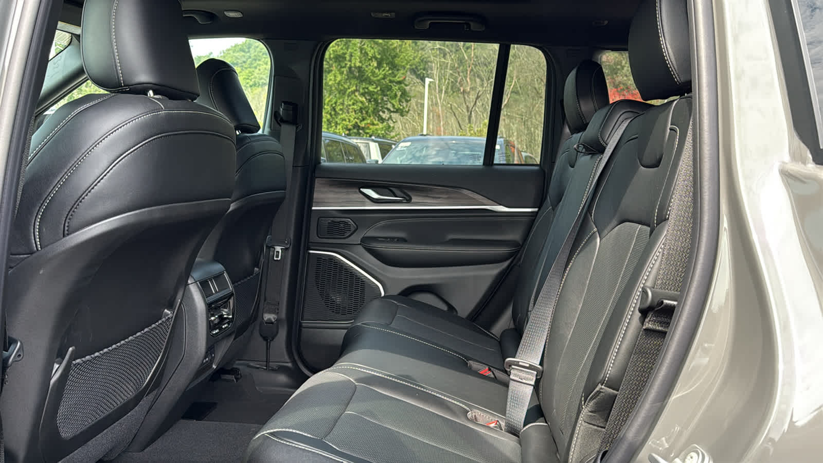 2027 Jeep Grand Cherokee Limited Reserve