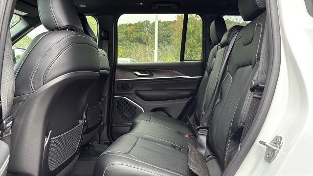 2027 Jeep Grand Cherokee GRAND CHEROKEE LIMITED RESERVE 4X4