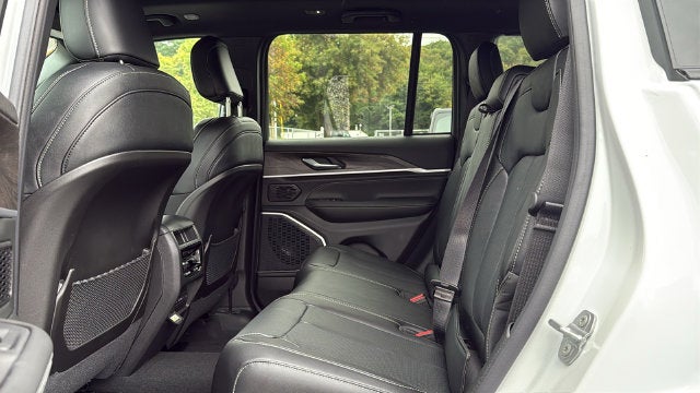 2027 Jeep Grand Cherokee GRAND CHEROKEE LIMITED RESERVE 4X4