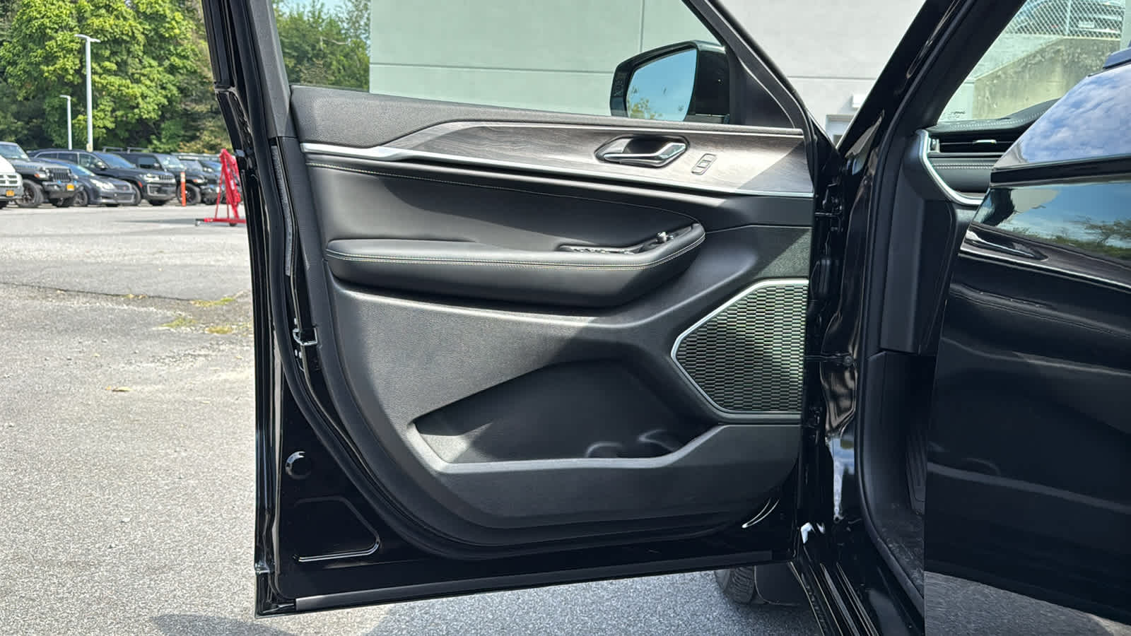 2027 Jeep Grand Cherokee Limited Reserve
