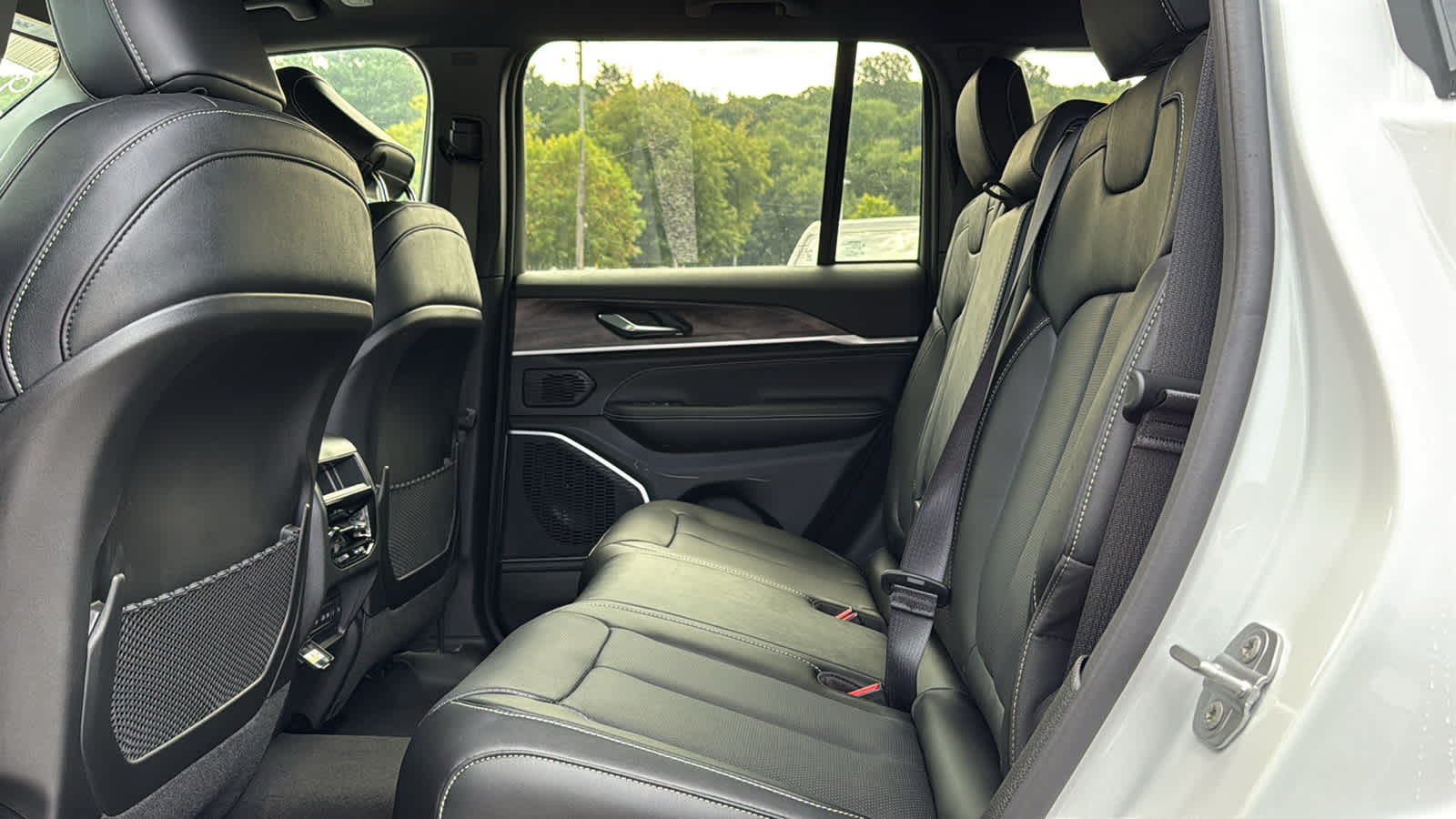 2027 Jeep Grand Cherokee Limited Reserve