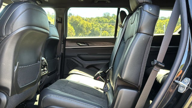 2027 Jeep Grand Cherokee L GRAND CHEROKEE L LAREDO ALTITUDE 4X4