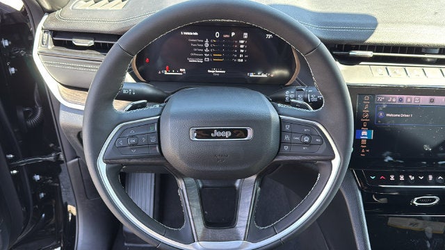 2027 Jeep Grand Cherokee L GRAND CHEROKEE L LAREDO ALTITUDE 4X4