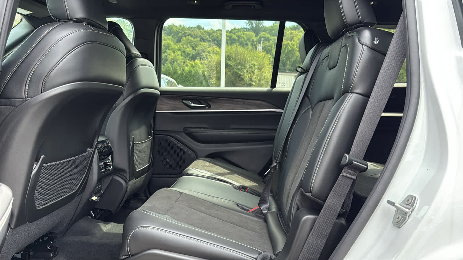 2027 Jeep Grand Cherokee L Laredo Altitude
