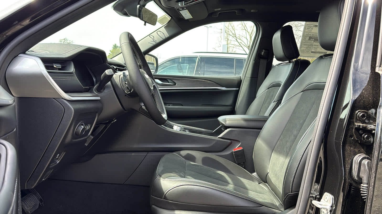 2026 Jeep Grand Cherokee L Laredo Altitude
