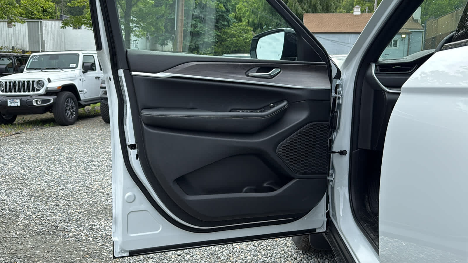 2026 Jeep Grand Cherokee L Laredo Altitude