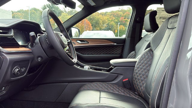 2027 Jeep Grand Cherokee L GRAND CHEROKEE L SUMMIT 4X4